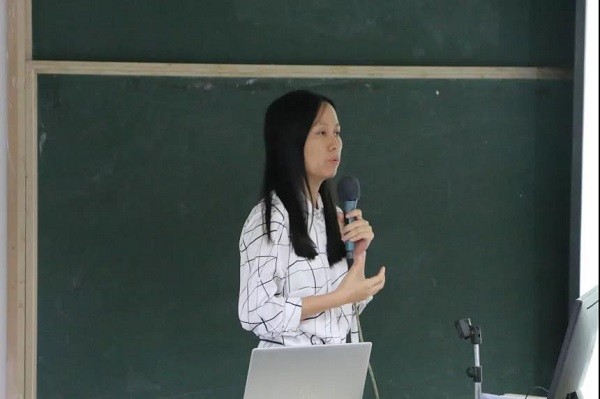 (图12 环境科学系系主任 杨欣教授)